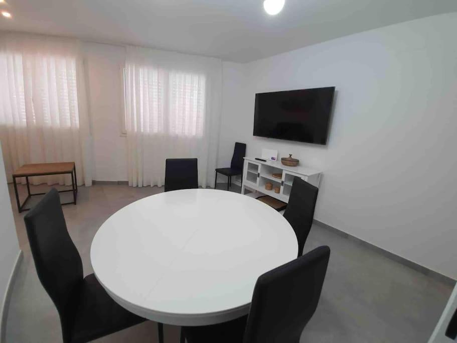 Piso Nuevo, Pk Pequeno Y A 5 Min De La Playa Caminando Apartment Cadaques Ngoại thất bức ảnh