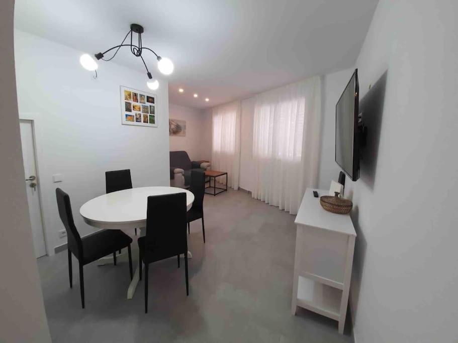 Piso Nuevo, Pk Pequeno Y A 5 Min De La Playa Caminando Apartment Cadaques Ngoại thất bức ảnh