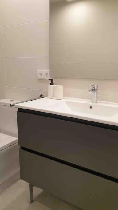 Piso Nuevo, Pk Pequeno Y A 5 Min De La Playa Caminando Apartment Cadaques Ngoại thất bức ảnh